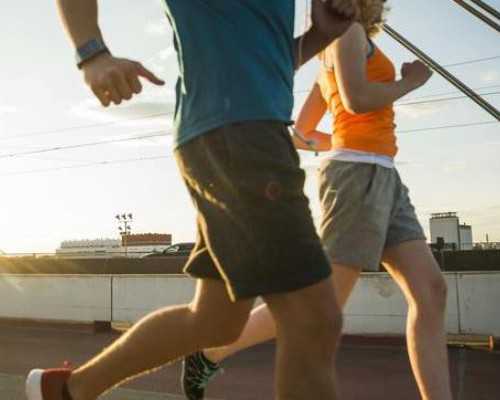 25天来一次月经正常吗（月经不来的原因是什么）~试管代生机构