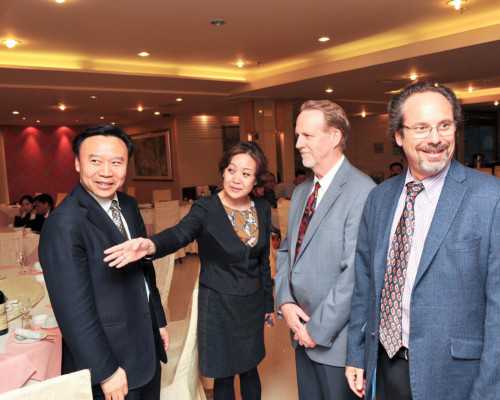 供卵试管机构选择指南：费用、流程与成功率考量